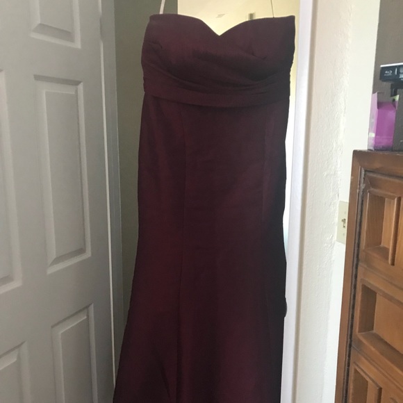 David’s bridal bridesmaid dress- wine. Like new - Picture 2 of 3